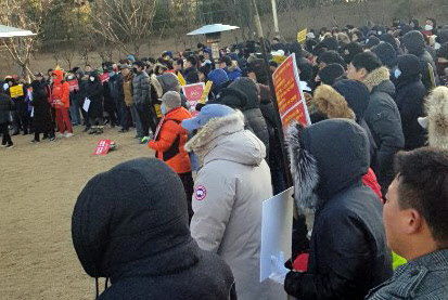2기 신도시 동탄의 주민들이 동탄역 인근에서 교통난 해소를 촉구하는 집회를 열었다. 연합뉴스